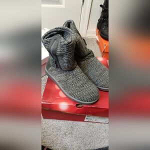 Cozy Gray Knit Boots So